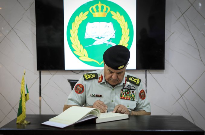 مندوباً عن الملك .. الحنيطي يرعى حفل تخريج كلية الدفاع الوطني