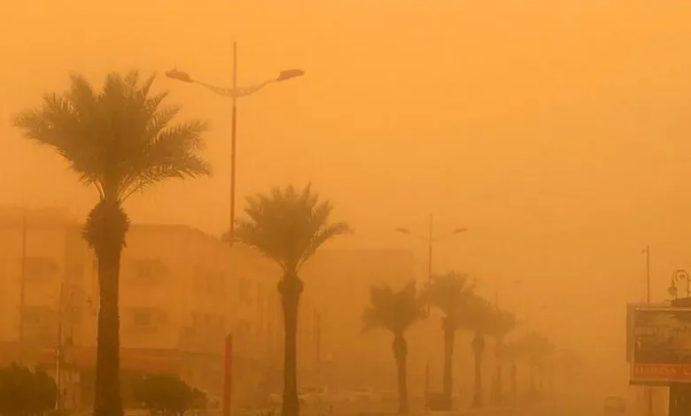 عاصفة غبار تضرب العقبة