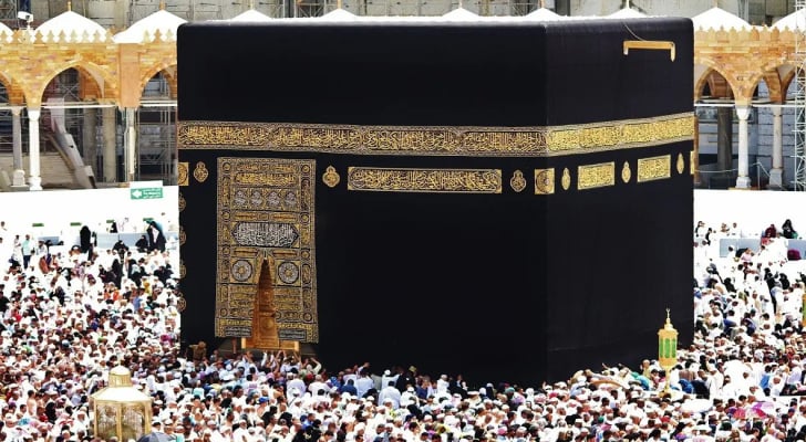 الإفتاء تبين حكم الاستنابة في الحج بسبب المرض