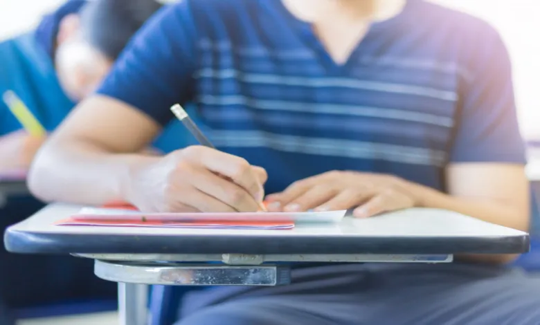 “ليسوا معلّمين”.. من يضع أسئلة امتحان التوجيهي؟