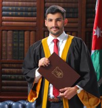 اسرة الكلية الجامعية للتكنولوجيا ــ ابو علندا تبارك لعميدها الدكتور السلايمة بتخرج نجله الدكتور صهيب