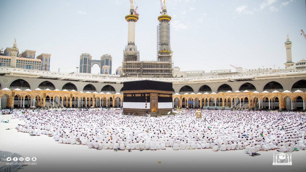 مليون ومائتا ألف مصل وحاج أدوا صلاة الجمعة في الحرمين الشريفين
