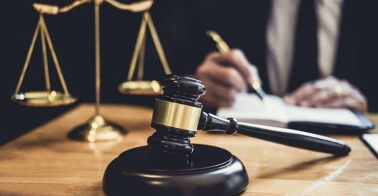 السجن لمأمور مستودع وتغريمه ٥٣ ألف دينار