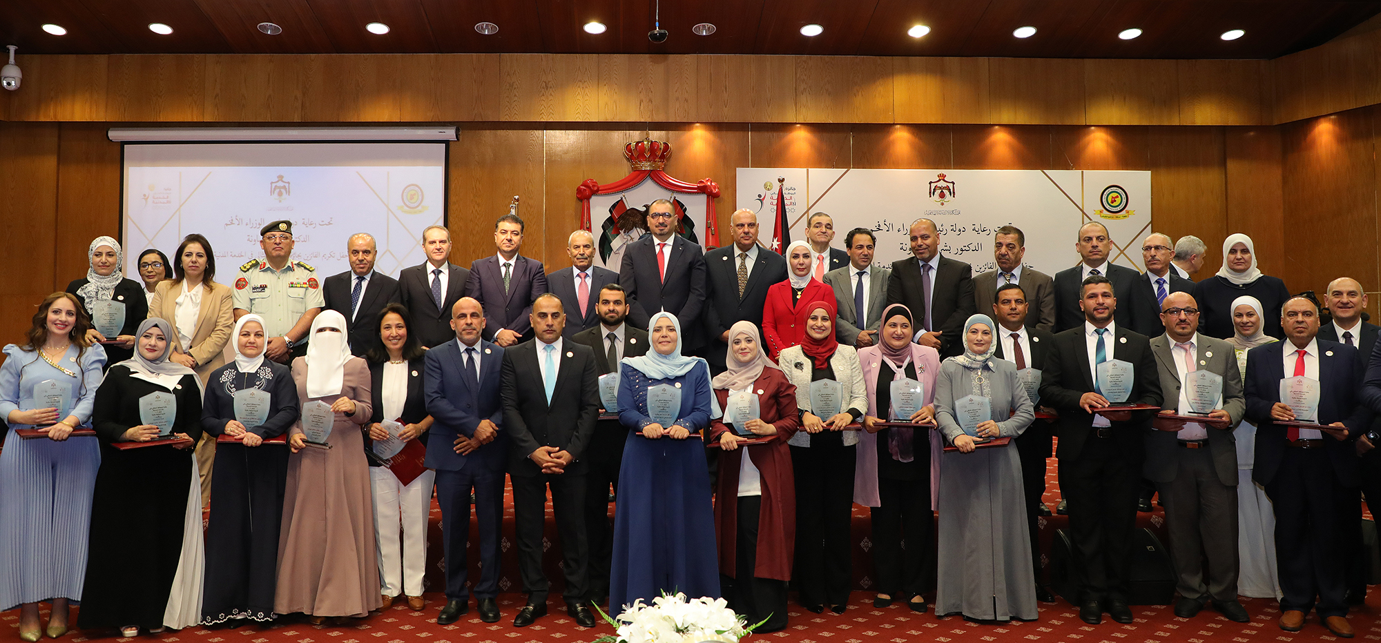 23 فائزا بجائزة الموظف المثالي في الخدمة المدنية
