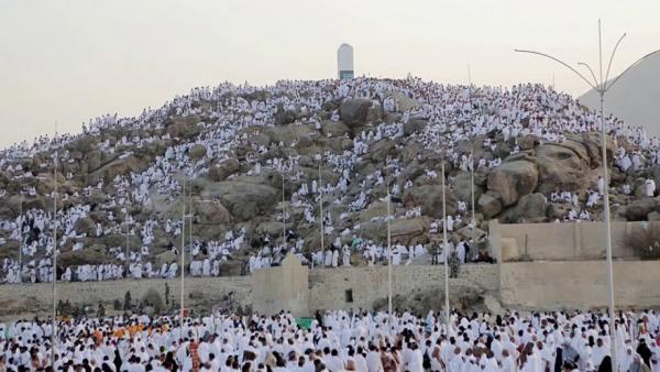 بدء تصعيد الحجاج إلى "عرفات"