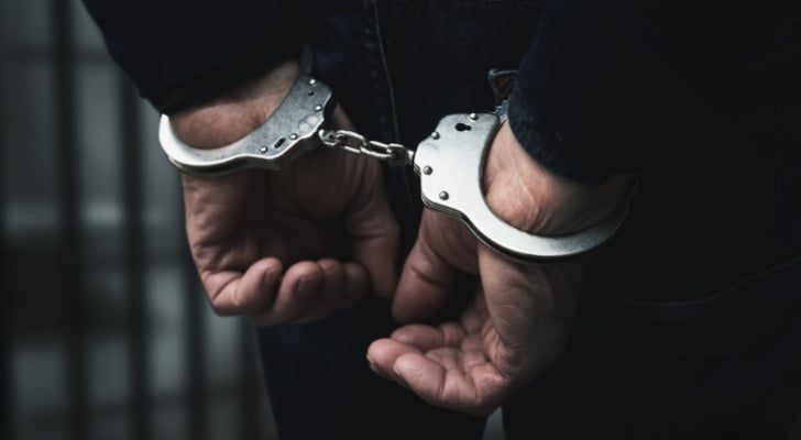 الحبس لموظف أساء استعمال السلطة في العقبة