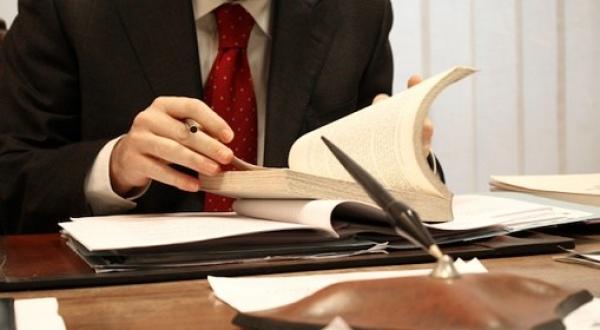 اعتداء على محام بأداة حادة داخل مكتبه في عمّان