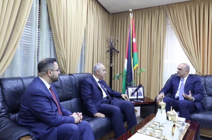 الخصاونة من الضريبة: جنبنا الأردن شرور النتائج الكارثية لسياسات غير حصيفة