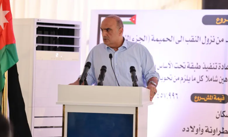 الخصاونة: يجب إنجاز الطريق الصحراوي خلال 3 أشهر