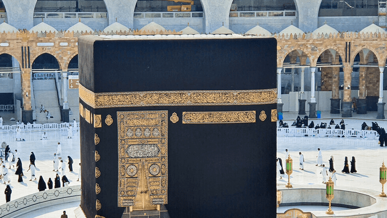 الشمس تتعامد على الكعبة للمرة الثانية هذا العام