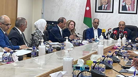 اللجنة القانونية النيابية تبدأ بمناقشة مشروع قانون الجرائم الإلكترونية