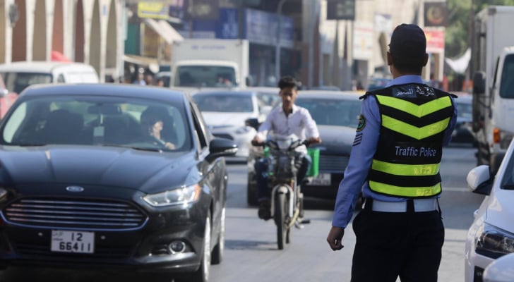 طفل "11 عاما" يقود مركبة في عمان.. وهذا ما فعله نشامى الامن بحق مالك المركبة