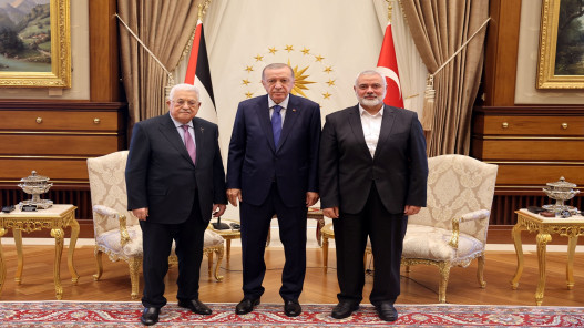 أردوغان يلتقي مع عباس ورئيس المكتب السياسي لحماس