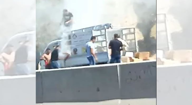احتراق مركبة شحن على شارع الأردن