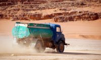 الحكومة تدعو إلى عدم شراء مياه من صهاريج مجهولة المصدر