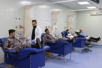 شاهد نشامى الأمن العام يهبون لتلبية احتياج طفلة من الدم في مركز الحسين
