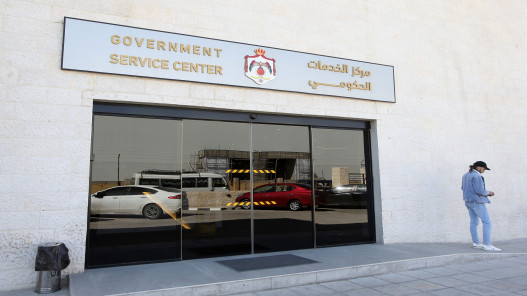 الحكومة: العمل جار على افتتاح مراكز خدمات حكومية في محافظات عدة