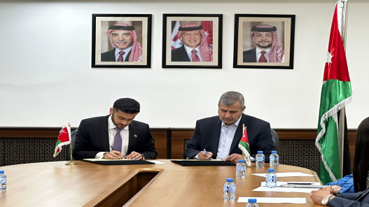 مع شركة عُمانية.. مذكرتا تفاهم للتنقيب عن الفوسفات والبوتاس في الأردن