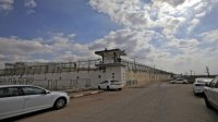 13 أسيرا فلسطينيا يواصلون إضرابا عن الطعام رفضا للاعتقال الإداري