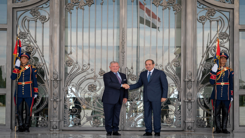 الملك والرئيس المصري يبحثان العلاقات الثنائية المتينة والأوضاع الإقليمية