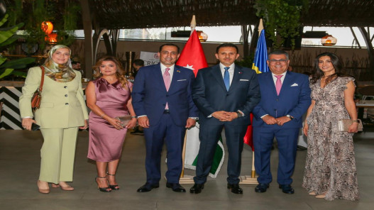 السفير الأردني في بوخارست سفيان القضاة يتسلم وسام الشرف بعد انتهاء مهامه