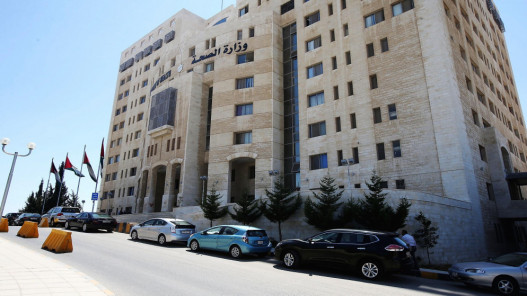 اجتماع في وزارة الصحة لمناقشة قرار نقابة الأطباء بوقف استقبال حالات التأمين