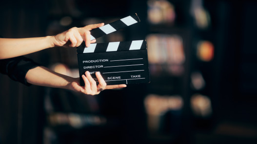 الحكومة تعلن عن تنفيذ أعمال مشروع استوديوهات الأفلام في المقابلين في عمان