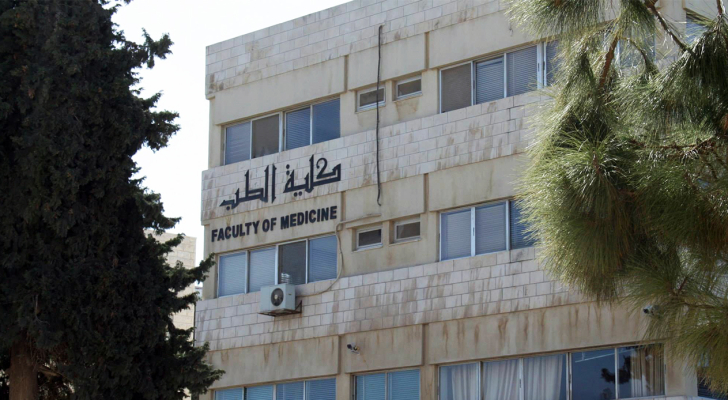 توصية نيابية إلى رئيس الوزراء برفع أعداد مقبولي الطب