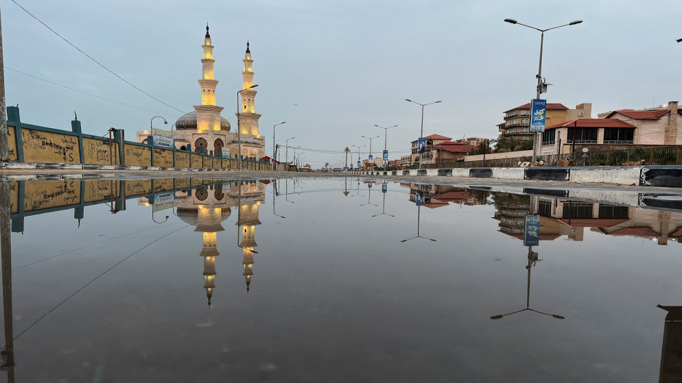 الأمطار الغزيرة تتسبب بغرق عشرات المنازل وإغلاق طرق في قطاع غزة