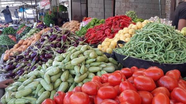 أسعار الخضار والفواكه في السوق المركزي الأحد