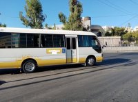 ضبط سائق حافلة غير مرخص حمَل 26 راكبا زيادة