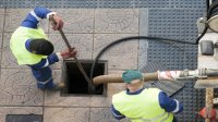 تنفيذ عطاء تنظيف مجاري الأودية ومناهل تصريف مياه الأمطار