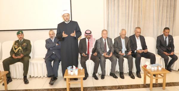 مندوبًا عن الملك وولي العهد .. العيسوي يعزي بوفاة حسين ابو فارس