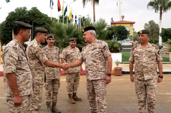 الحنيطي يزور قيادة المنطقة العسكرية الشرقية