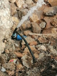 ضبط اعتداءات على خطوط مياه ناقلة في الزرقاء