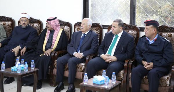 مندوبا عن الملك وولي العهد العيسوي يعزي عشيرتي العواملة والدبابنة