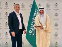 السفير السعودي يسلم الأونروا مليوني دولار مساهمة سنوية