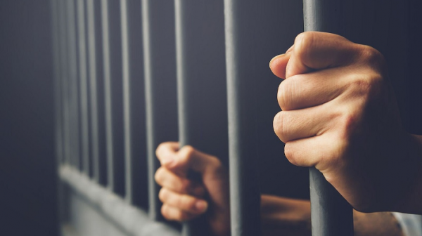 الحبس سنة لموظفين في أمانة عمان لأخذهما 800 دينار من مراجع