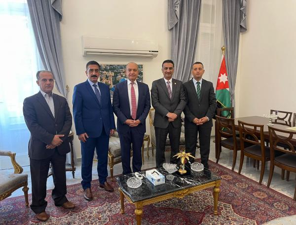وفد اتحاد الأكاديميين والعلماء العرب يلتقي العضايلة بالقاهرة