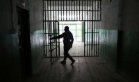 السجن لـ 3 اشخاص منهم فتاة عربية ضربوا أجنبيا وسرقوا 500 دينار