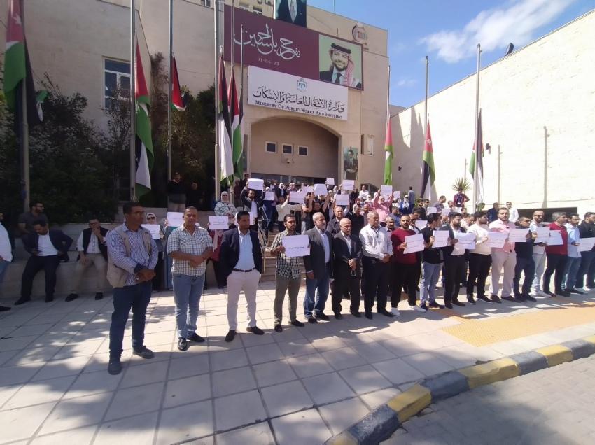 موظفو ومهندسو الاشغال ينفذون وقفة تضامنية مع غزة
