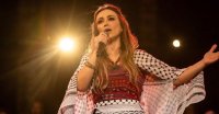 الإحتلال يطلق سراح الفنانة دلال أبو آمنة (صورة)