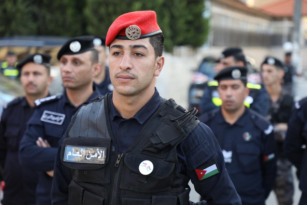 علما الأردن وفلسطين على صدور رجال الأمن في الرابية (صور)