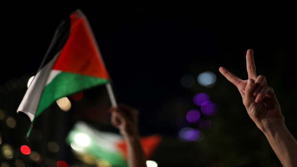 الآلاف يشاركون في وقفة تضامنية مع غزة قرب سفارة إسرائيل في عمّان