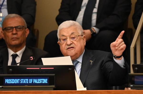 عباس محذرا من تهجير الفلسطينيين: "لن نرحل بالثلاثة"