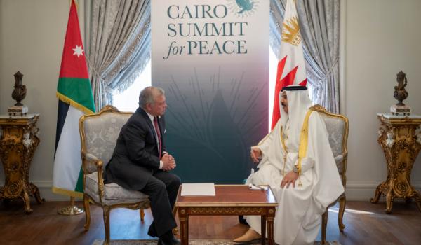 الملك والعاهل البحريني يؤكدان ضرورة تكثيف جهود وقف الحرب