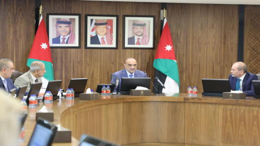 بتوجيهات ملكية.. شاحنات من القمح والمساعدات إلى أهالي الضفة الغربية