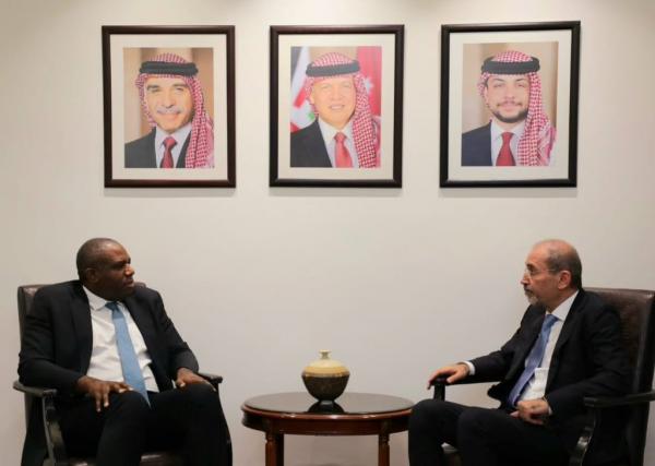 الصفدي لوزير خارجية حكومة الظل البريطانية: ضرورة إيقاف الحرب المستعرة