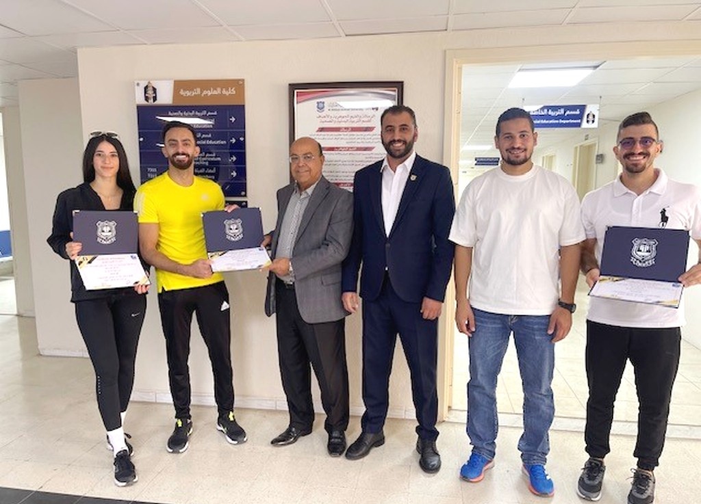 العلوم التربوية في عمان الاهلية تُكرِّم طلبتها المتفوقين رياضياً وأكاديمياً