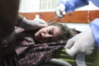 في غزة.. عمليات جراحية دون تخدير وعلى ضوء الهاتف